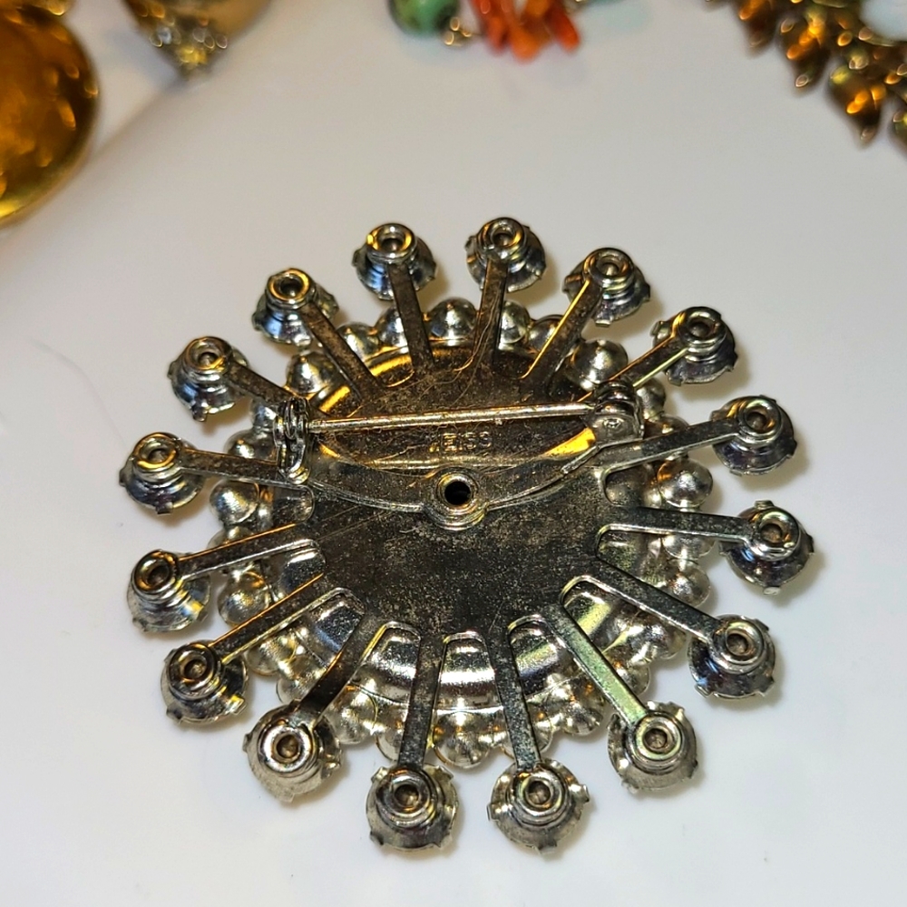 Weiss Brooch - Picture 2 of 2
